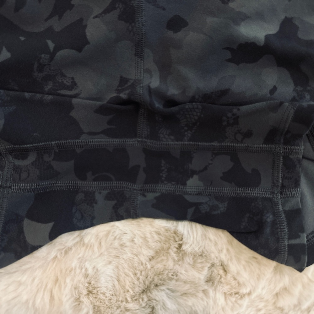 lululemon athletica Dark Camouflage Women Shorts - Picture 3 of 5
